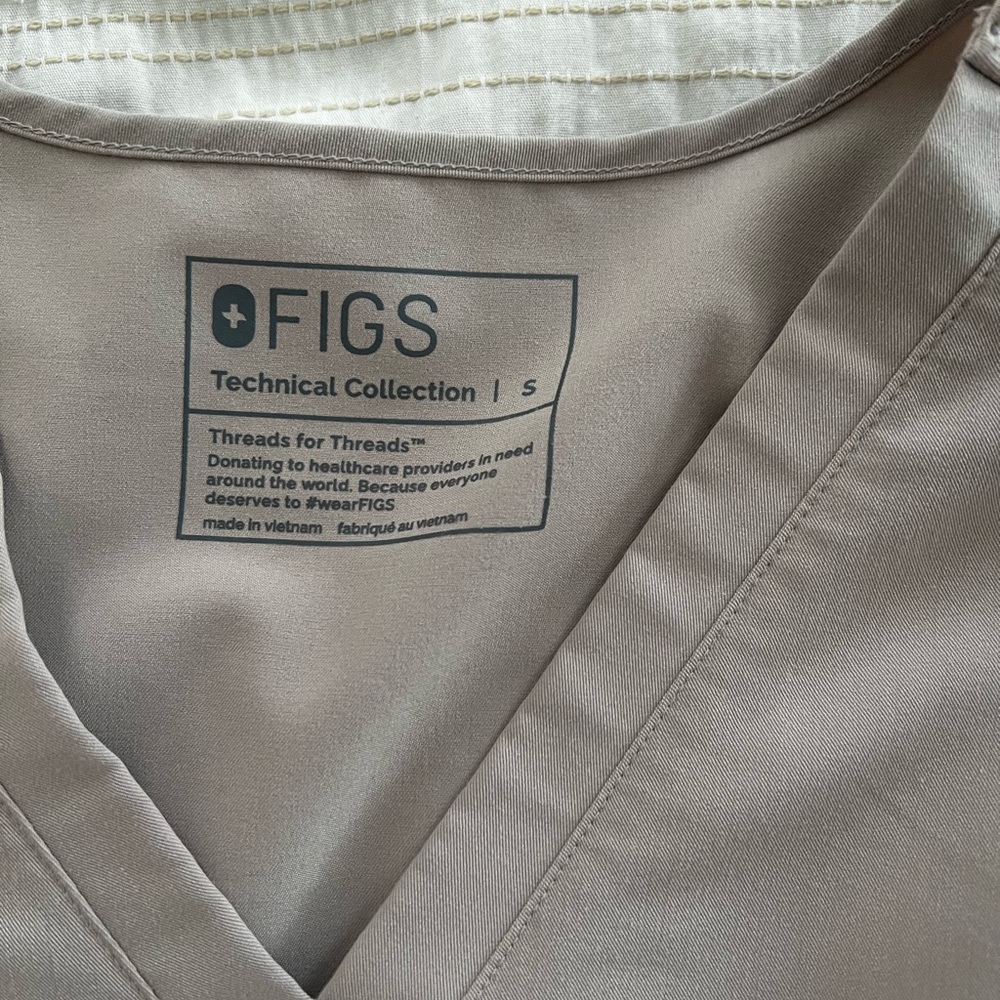 Small limited edition Boulder FIGS scrubs - Picture 5 of 6